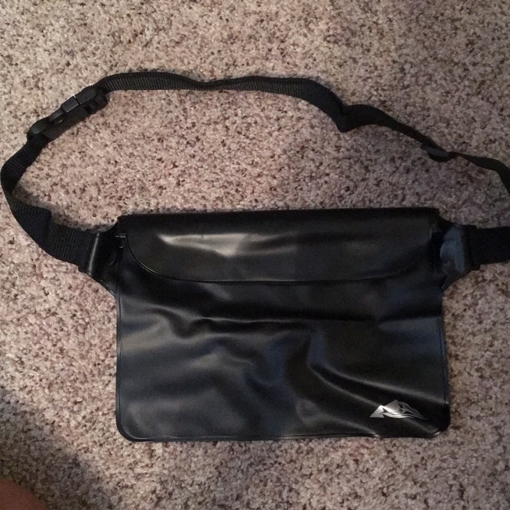 water proof pouch/ fanny pack